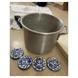 ALUMINUM STOCKPOT WITH LID AND WIRE BAIL HANDLE;