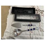 THREE-PIECE STAINLESS STEEL SERVING SET WITH BLUE