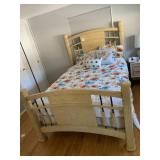 LIGHT WOOD QUEEN BED W/ VERTICAL SLAT HEADBOARD