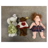 THREE STUFFED TOYS INCLUDING WHITE PLUSH CAT IN