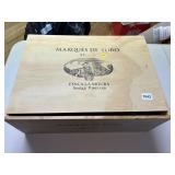 WOODEN WINE CRATE, 12 BOTTLE BUT ONE SIDE PIECE