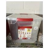 SEALED RUBBERMAID TAKE ALONG STORAGE SET