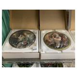 2 COLLECTOR PLATES IN BOX
