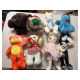 ASSORTED STUFFED ANIMALS INCLUDING KISS