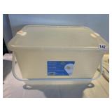 PORTABLE PLASTIC BASKET WITH HANDLE