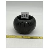 SMALL BLACK NATIVE POT WITH ETCHED DESIGN