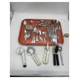 COLLECTION OF VINTAGE KITCHEN UTENSILS AND