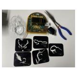 CRANK LIGHT FLASHLIGHT & CELL PHONE CHARGER -