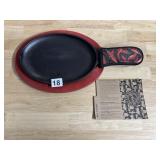 LODGE CAST IRON OVAL FAJITA SIZZLER - WITH RED