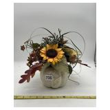 AUTUMN-THEMED DECORATIVE FLORAL ARRANGEMENT IN
