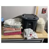 RUBBERMAID TOTE WITH LID - ASSORTED BATH TOWELS,