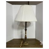 BRASS CANDLESTICK-STYLE TABLE LAMP - REEDED