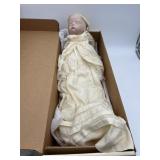VINTAGE SUSAN WAKEEN (VSM) PORCELAIN BABY DOLL.