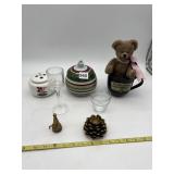 MIXED COLLECTION OF DECORATIVE ITEMS AND