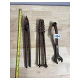 ANTIQUE HAND TOOLS LOT - IRON NIPPERS, CAST IRON