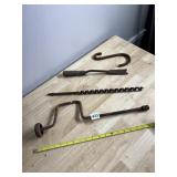 ANTIQUE HAND TOOLS LOT - IRON BRACE DRILL, LONG
