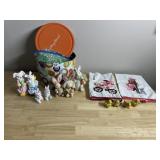COLLECTION OF EASTER AND SPRING DECORATIVE ITEMS