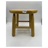 SCANDINAVIAN STYLE WOODEN STOOL.