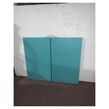 TURQUOISE FOLDING VINTAGE TABLE LIKE NEW