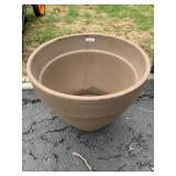 HEAVY PLANTER POTTERY W/ DRAINAGE BASE