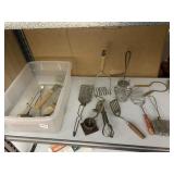 VINTAGE KITCHEN UTENSILS - INCLUDING SPATULAS,