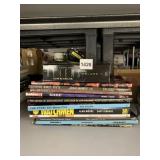 GRAPHIC NOVEL & BOOKS INCLUDING ALIENS OMNIBUS,