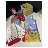 DECORATIVE BASKET HAND TOWELS INCLUDING HEART AND