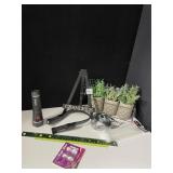 EASEL, HUSKY BATTERY OPERATED FLASHLIGHT 3