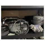 POTS AND PANS ASSORTMENT AND OVEN GLOVES