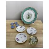 HAND PAINTED PLATE WITH FLOWER DESIGN OR LEAF