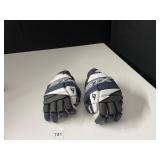 HOCKEY GLOVES SZ 9