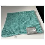 BATH RUG NEW 20 X 33