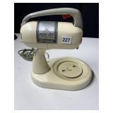 VINTAGE POWER CHEF MIXER NO PADDLES