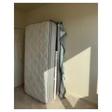 TWIN BOXSPRING AND MATTRESS LIGHT USE - CLEAN SET