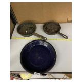 VINTAGE COOKWARE LOT - CAST IRON SKILLETS &