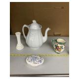 CERAMIC TEA SERVICE - WHITE PORCELAIN TEAPOT W/