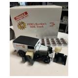 1930S BORDEN'S MILK TRUCK DIE-CAST MODEL SET W/