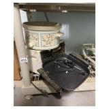 RIVAL CROCK-POT SLOW COOKER W/ BLACK GRIDDLE.