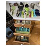 KITCHEN UTENSILS & TOOLS - ASSORTED COLLECTION
