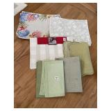 DECORATIVE PLACEMATS & TABLERUNNERS