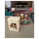 PEANUTS MINI FIGURE SET W/ FOLD-OUT CHRISTMAS