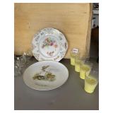 DECORATIVE PLATES, YELLOW TUMBLERS, STEMLESS
