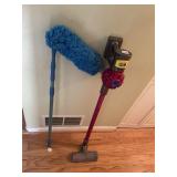 DYSON V7 MOTORHEAD CORDLESS VACUUM & DUSTER.