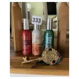 BATH & BODY WORKS ROOM SPRAYS, BRASS SANTA KEY W/