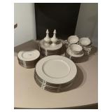 LENOX MONTCLAIR DINNERWARE SET - SERVICE FOR 10,