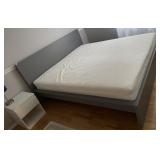 KING SIZE PLATFORM BED *MATTRESS IS NOT INCLUDED