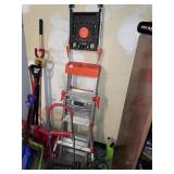 FOLDING LADDER WITH WORK TRAY AND LIGHT WEIGHT