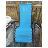 RECLINING ZERO GRAVITY PATIO CHAIR.