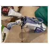 APPEARS NEW TOP FLITE GOLF BAG W/ IRONS & PUTTER.