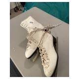 VINTAGE WHITE LEATHER ICE SKATES - LACE-UP ANKLE